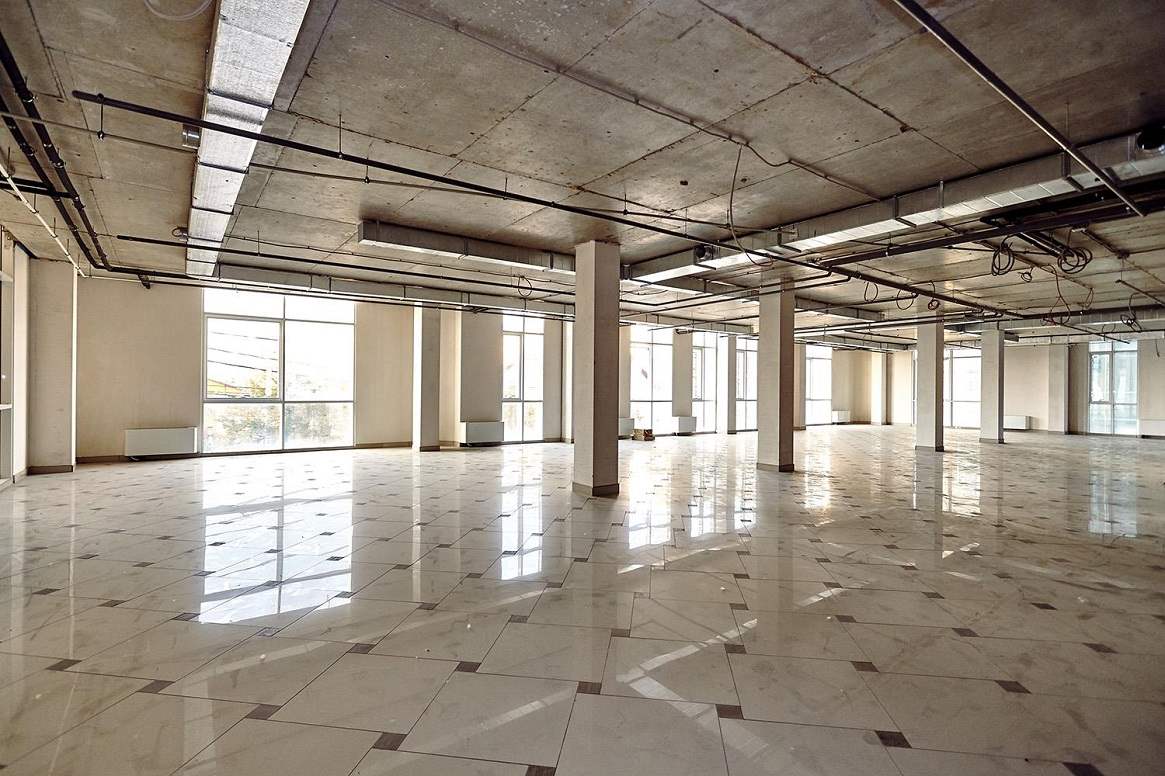 Продается новое офисное здание 7 этажей в Краснодаре, ул Красных Партизан, Площадь 5600 м2, Участок земли 10,5 сот, Парковка 11 сот на 50 машин, Здание сдано в аренду