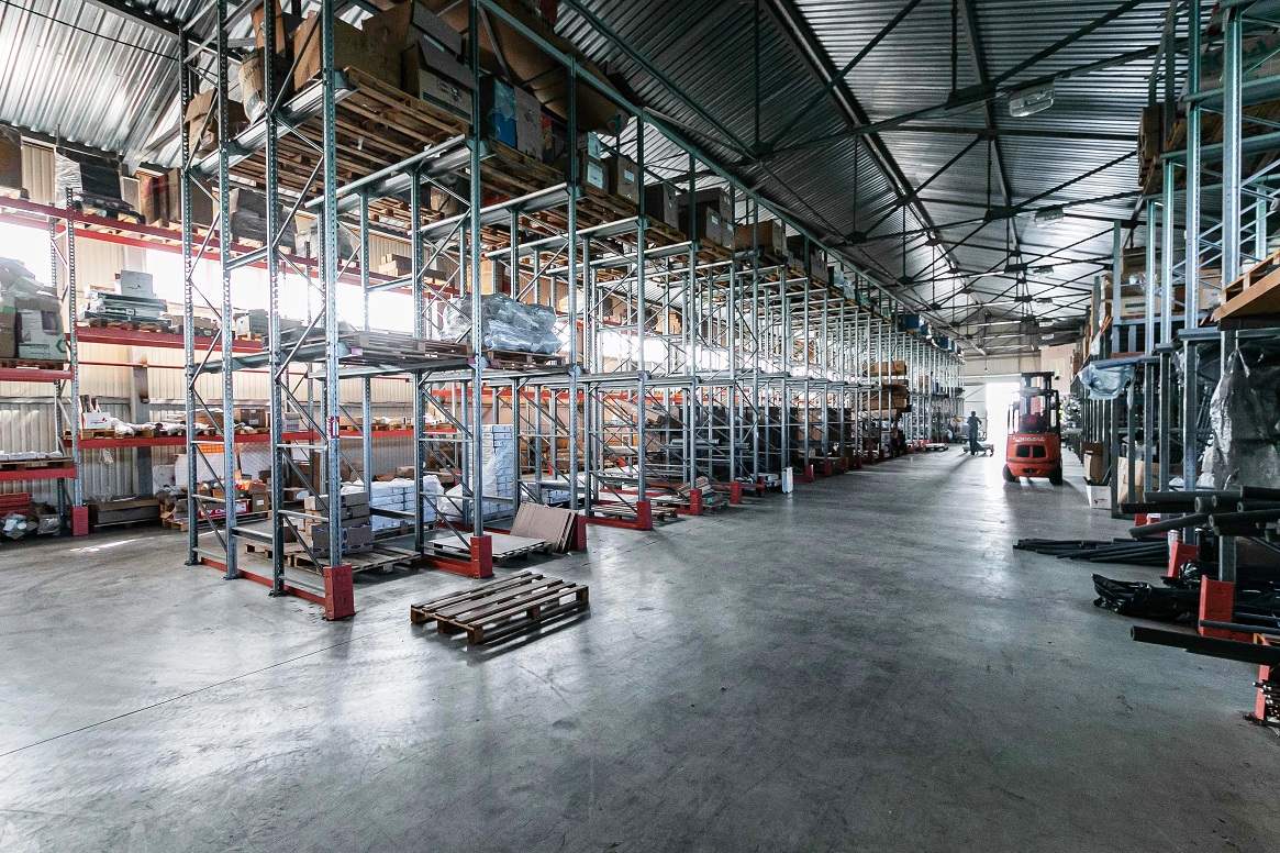 Продажа производственно складская база в районе ТРK OZ МALL Краснодар, Купить складской комплекс, складскую базу с коммуникациями в Краснодаре