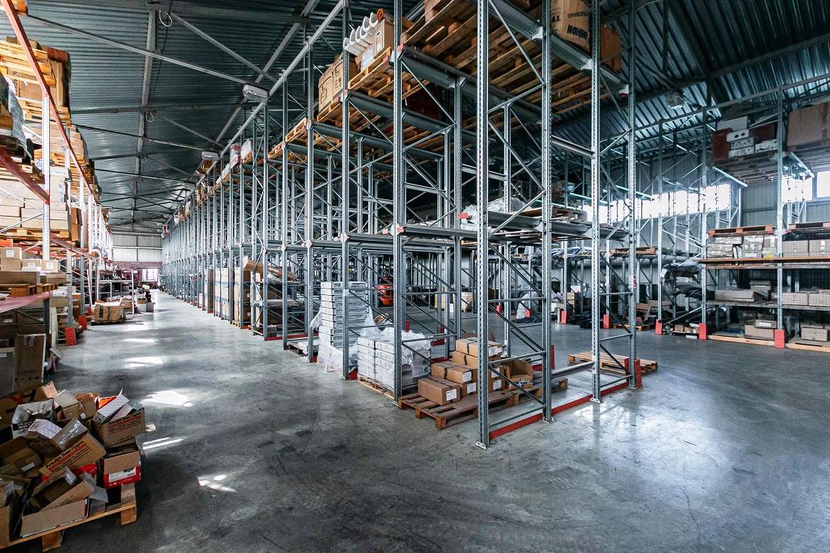 Продажа производственно складская база в районе ТРK OZ МALL Краснодар, Купить складской комплекс, складскую базу с коммуникациями в Краснодаре